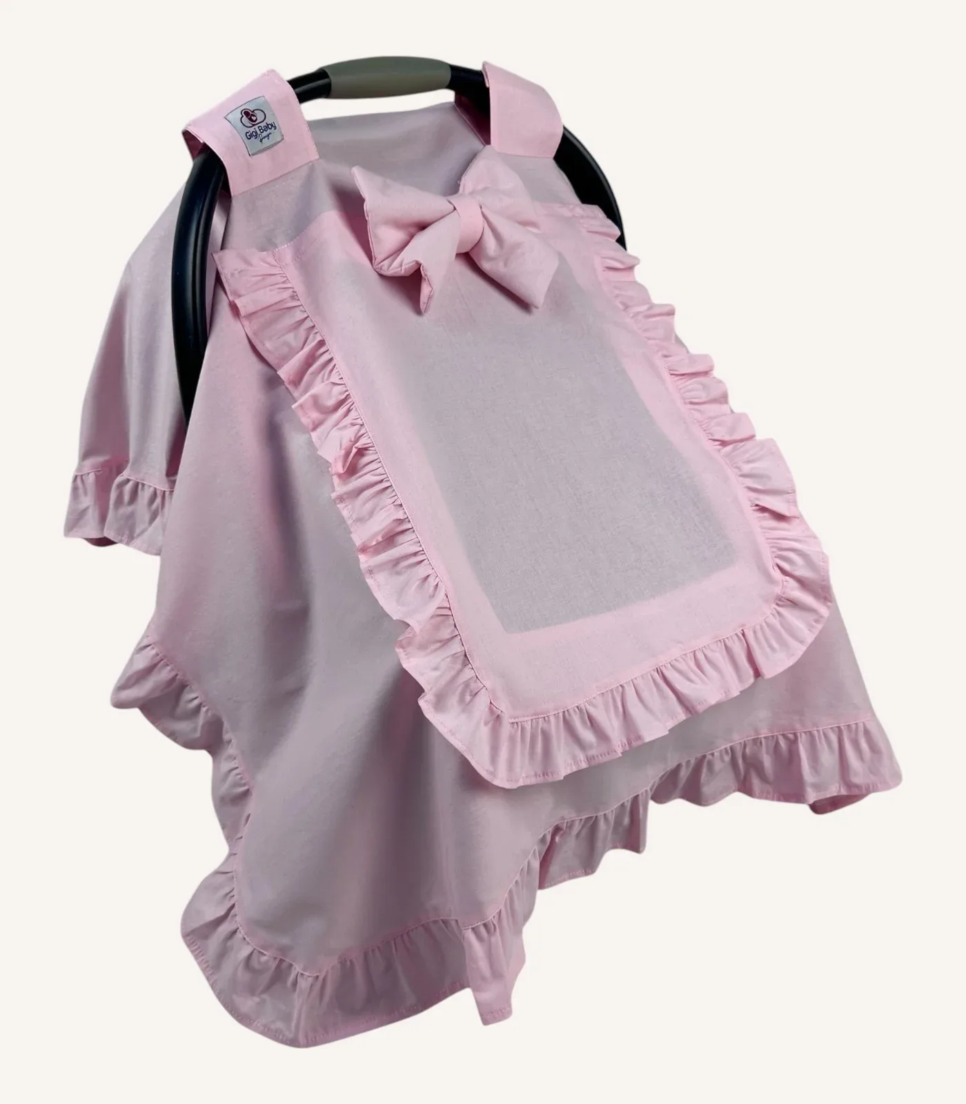 Pembe poplin kumaştan, kenarları ve kapağı fırfırlı, tül pencereli kapaklı puset örtüsü